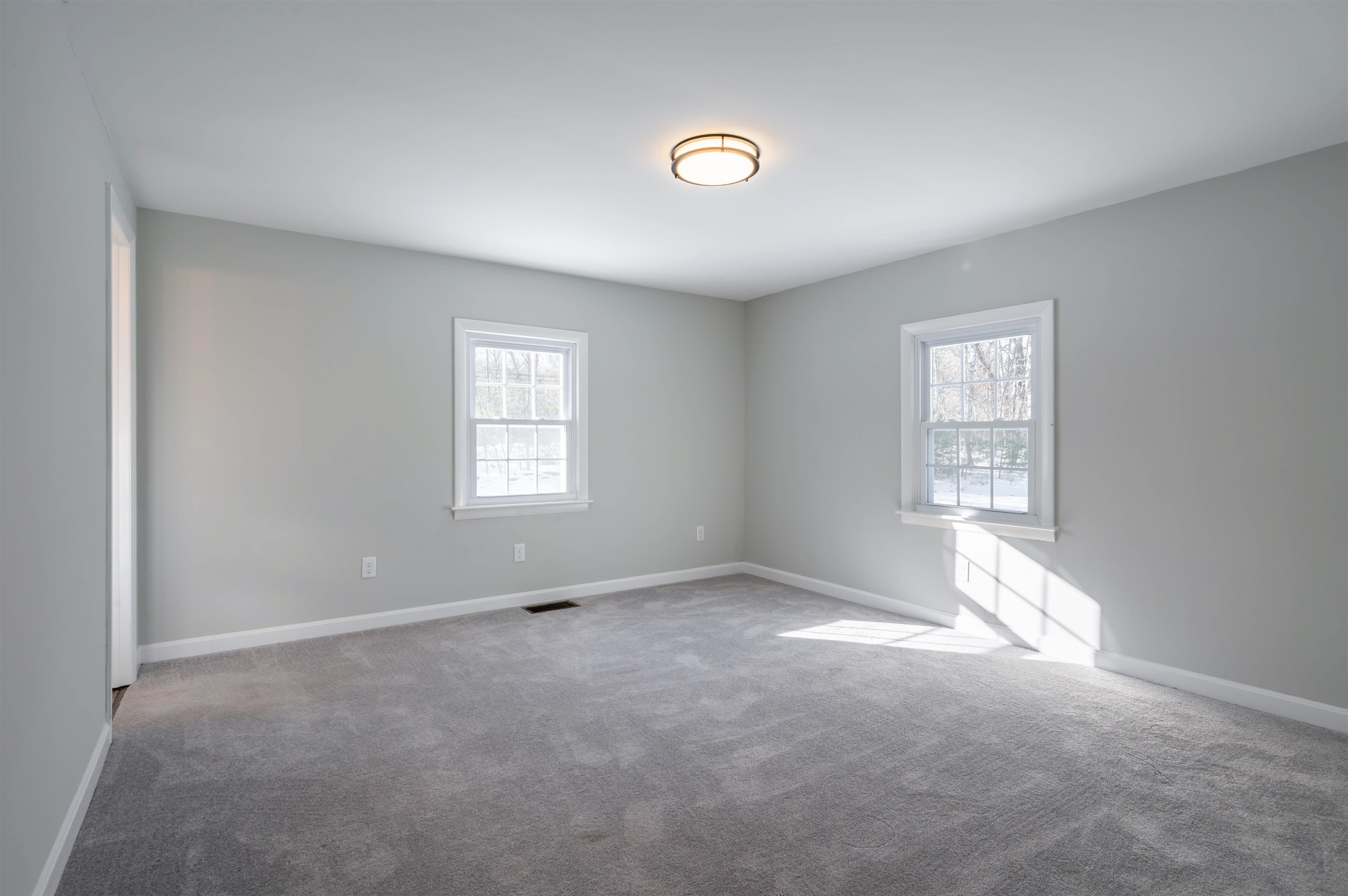 437 Chester Road Auburn, NH 03032 - Photo 10 of 36