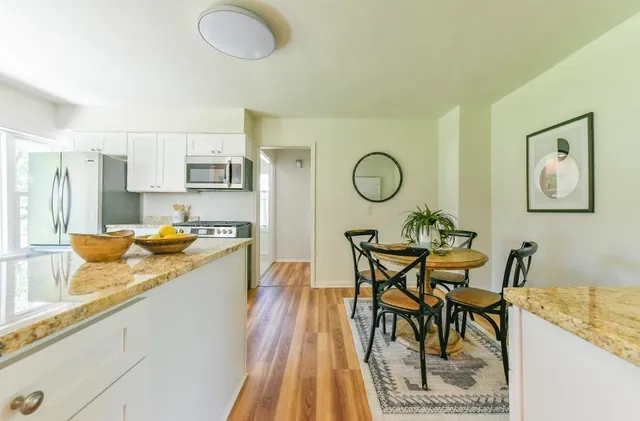 $2,800 | 402 East Calumet Road, Fox Point, WI 53217