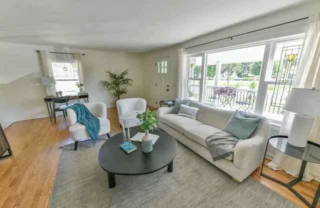 $2,800 | 402 East Calumet Road, Fox Point, WI 53217