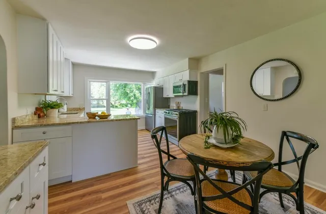 $2,800 | 402 East Calumet Road, Fox Point, WI 53217