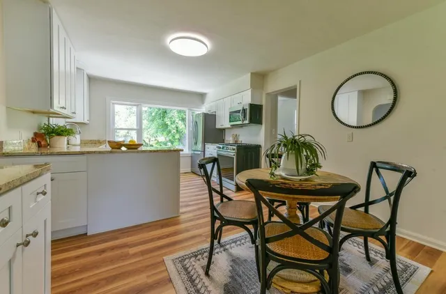 $2,800 | 402 East Calumet Road, Fox Point, WI 53217