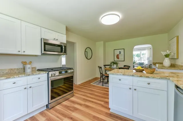 $2,800 | 402 East Calumet Road, Fox Point, WI 53217