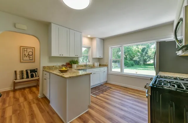 $2,800 | 402 East Calumet Road, Fox Point, WI 53217