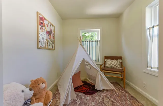 $2,800 | 402 East Calumet Road, Fox Point, WI 53217