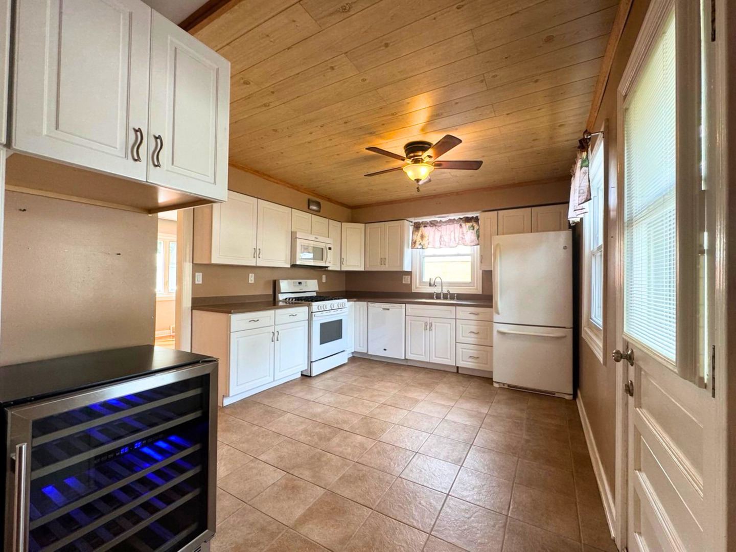 817 Spring Road Elmhurst, IL 60126 - Photo 3 of 15 Gallery Image 3