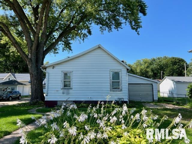 200 North 6th Street Clinton, IA 52732 - Photo 3 of 19