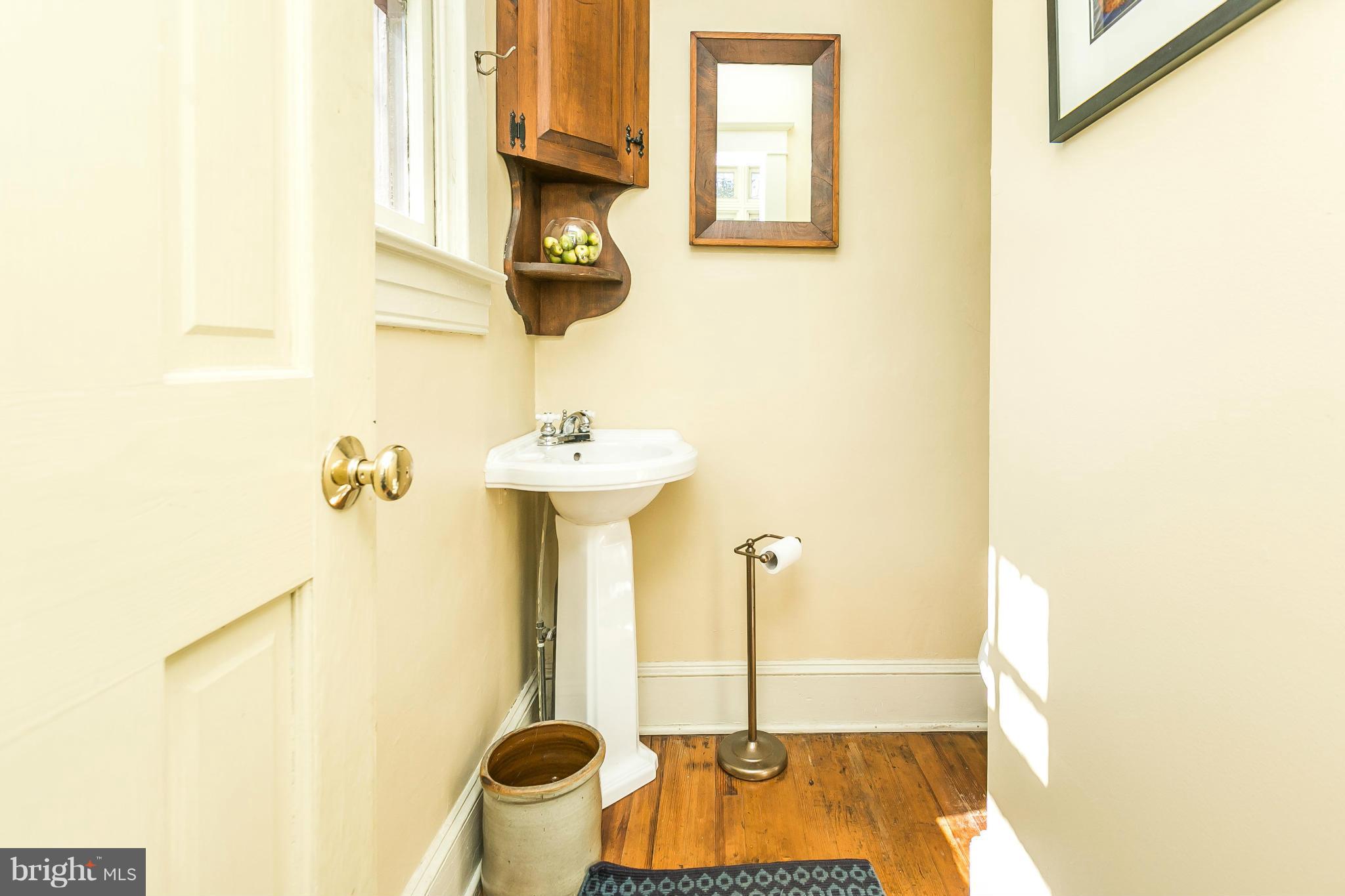 2223 Crest Road Baltimore, MD 21209 - Photo 13 of 28 Powder Room