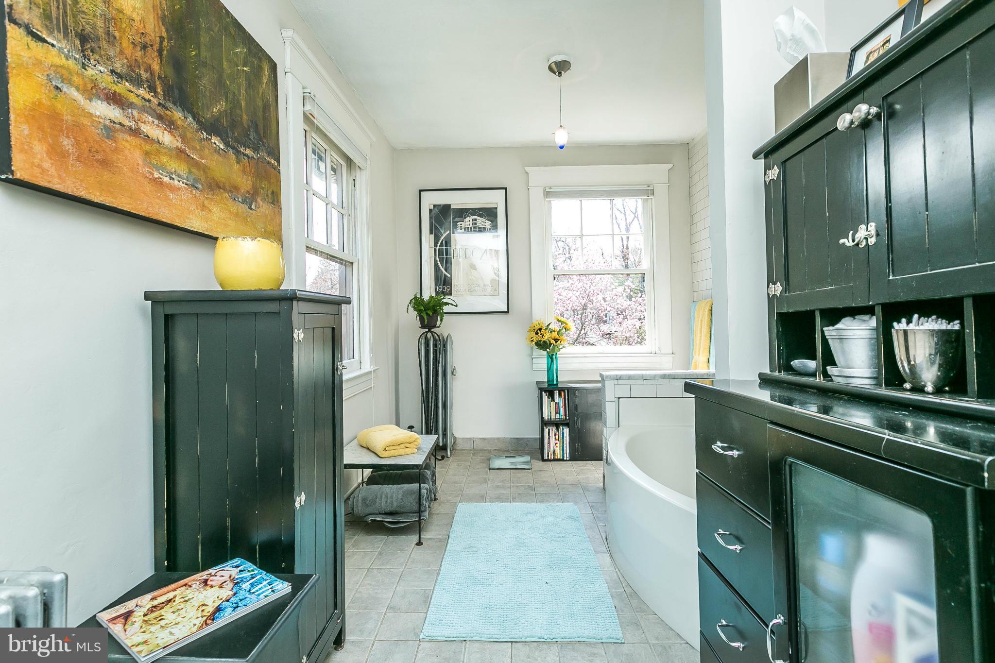 2223 Crest Road Baltimore, MD 21209 - Photo 17 of 28 Bath