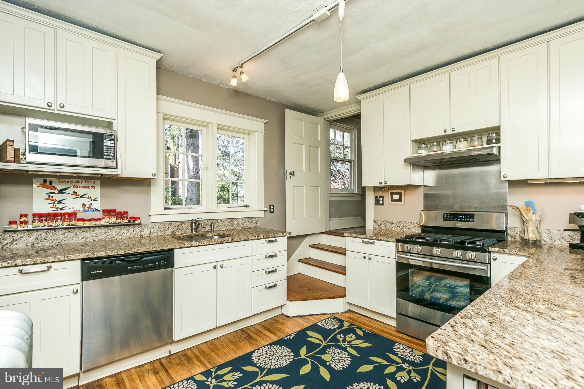 2223 Crest Road Baltimore, MD 21209 - Photo 9 of 28 Kitchen