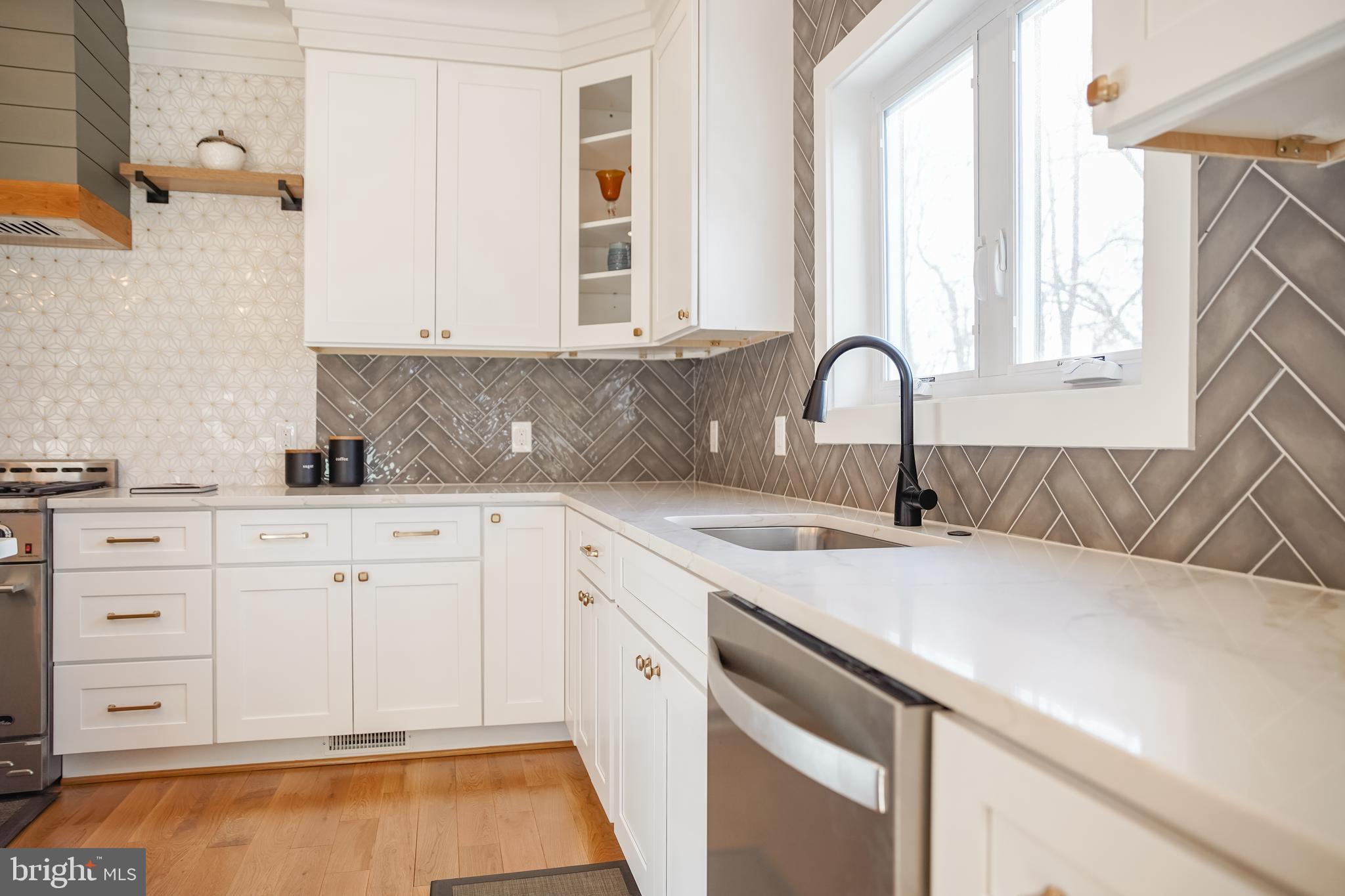 6937 Oak Ridge Road Falls Church, VA 22042 - Photo 24 of 73 Quartz Counter and Designer Backsplash