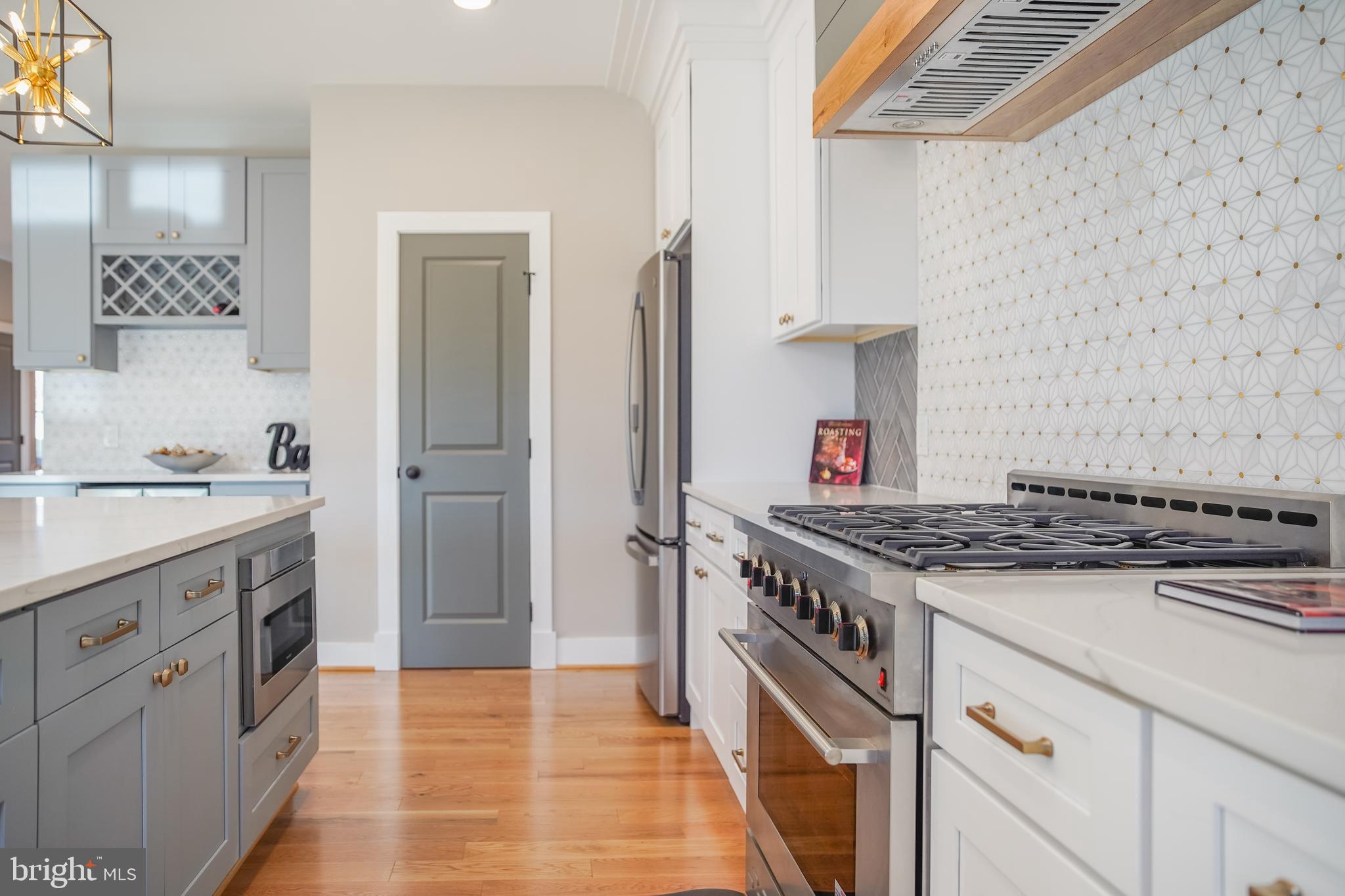 6937 Oak Ridge Road Falls Church, VA 22042 - Photo 25 of 73 36-inch Range for a Chef