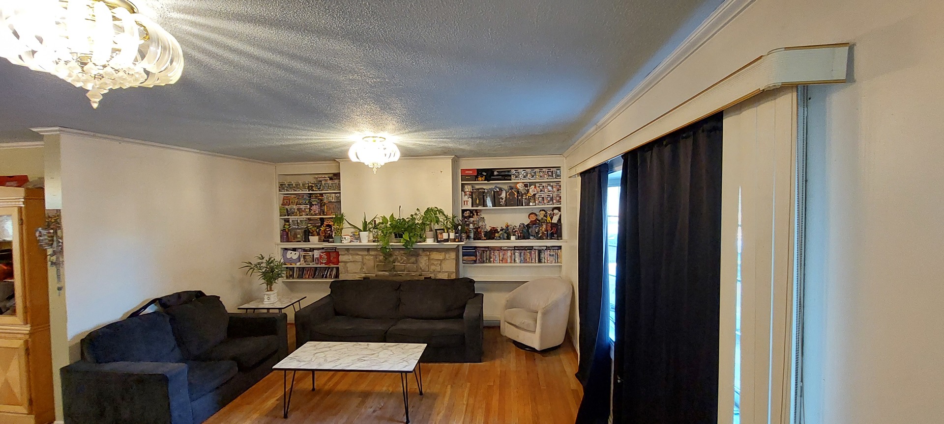 554 South Craig Place Lombard, IL 60148 - Photo 2 of 14 a living room with furniture and a window