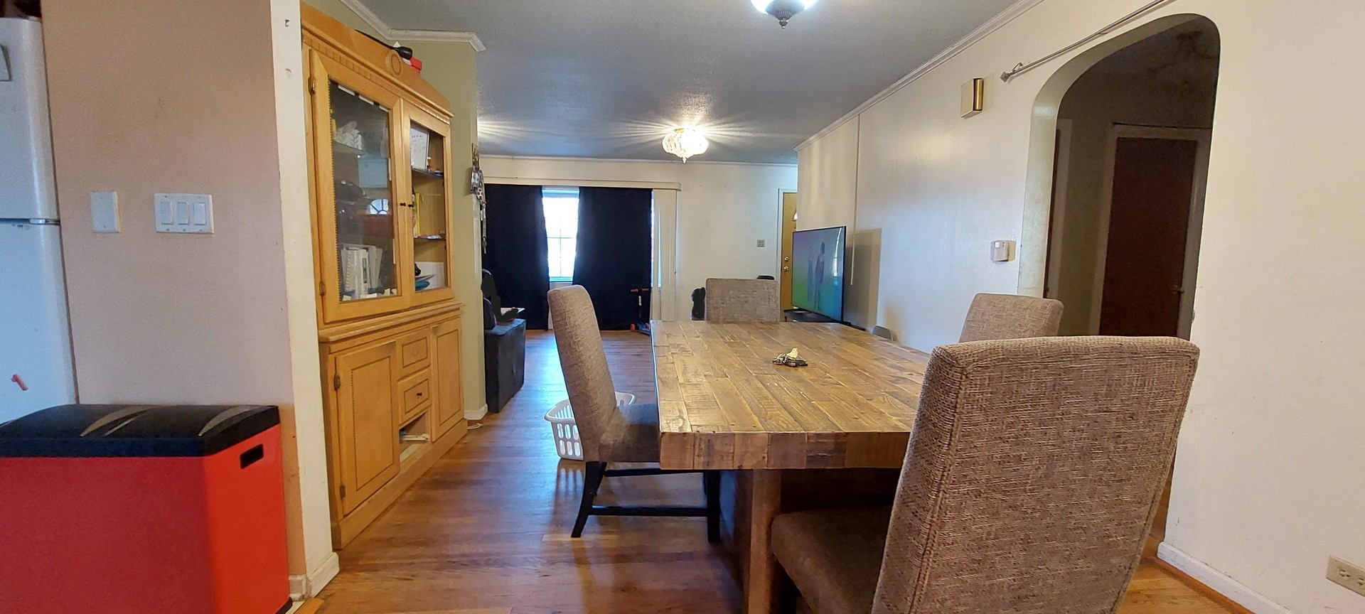 554 South Craig Place Lombard, IL 60148 - Photo 4 of 14 a dining room with furniture and wooden floor