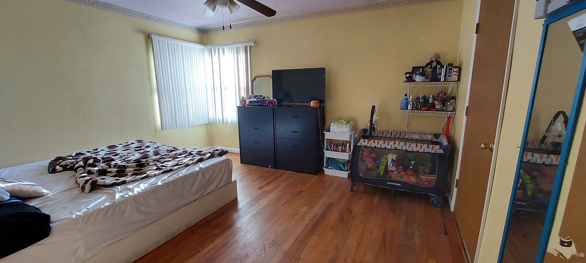 554 South Craig Place Lombard, IL 60148 - Photo 7 of 14 a living room with a couch and a flat screen tv