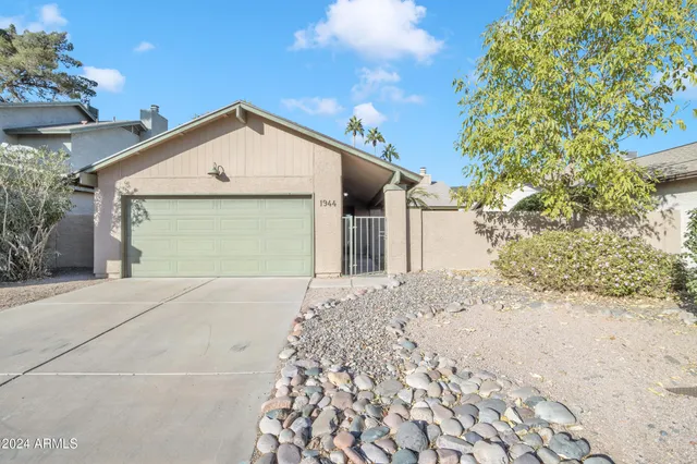 $2,700 | 1944 West Javelina Circle, Mesa, AZ 85202