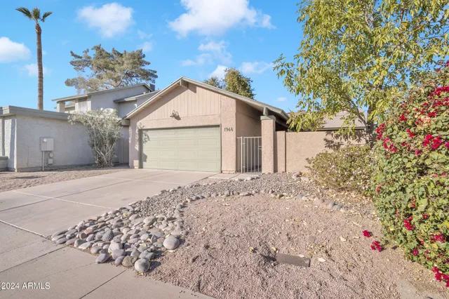 $2,700 | 1944 West Javelina Circle, Mesa, AZ 85202