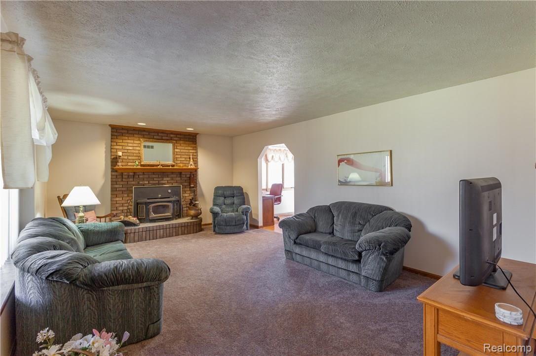 2310 Pingree Road Howell, MI 48843 - Photo 4 of 41 img_3634.jpg