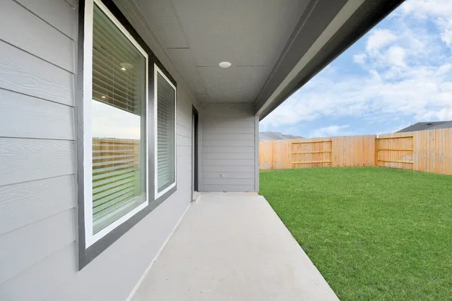 $2,300 | 13106 Tuscany Creek, Fresno, TX 77545