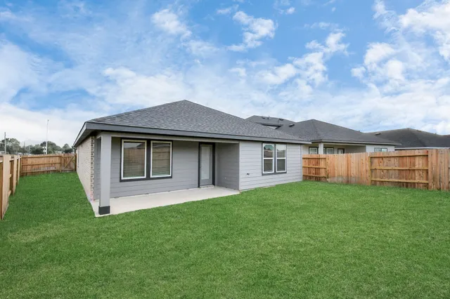 $2,300 | 13106 Tuscany Creek, Fresno, TX 77545