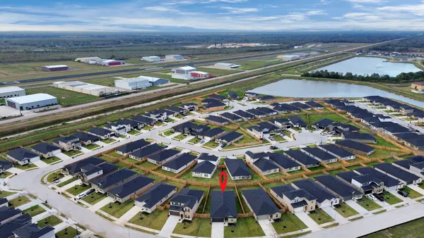 $2,300 | 13106 Tuscany Creek, Fresno, TX 77545