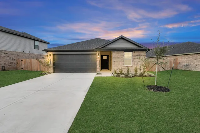 $2,300 | 13106 Tuscany Creek, Fresno, TX 77545