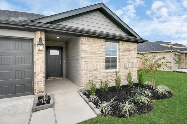 $2,300 | 13106 Tuscany Creek, Fresno, TX 77545