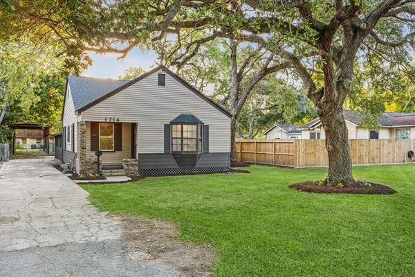 $250,000 | 1714 Hawthorne Street, La Marque, TX 77568