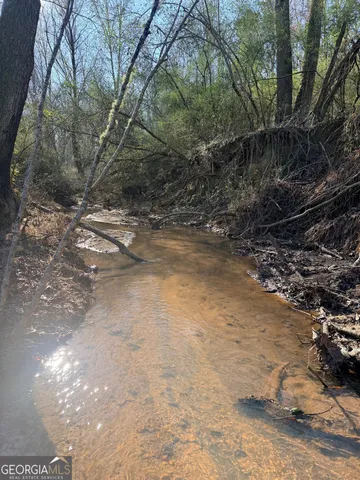 a view of a yard with a house
