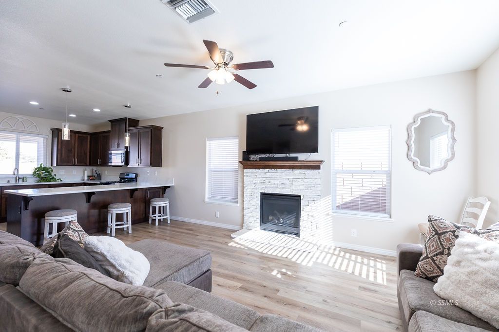 429 Randall Street Ridgecrest, CA 93555 - Photo 6 of 36 Gallery Image 6