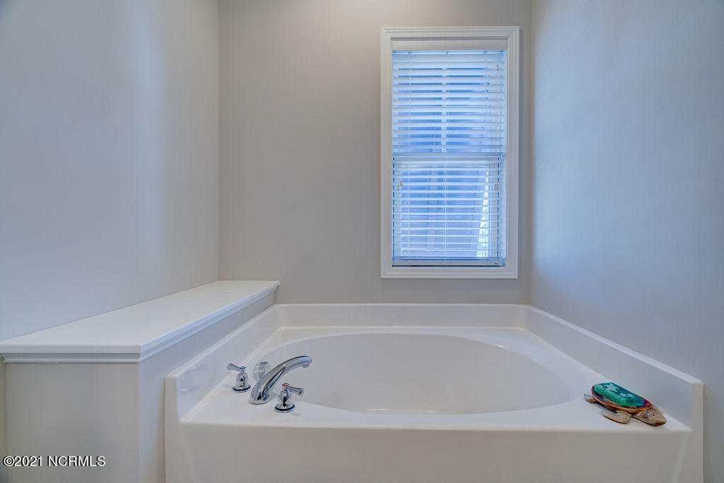 813 Rosedale Drive Hampstead, NC 28443 - Photo 42 of 53 Soaking Tub