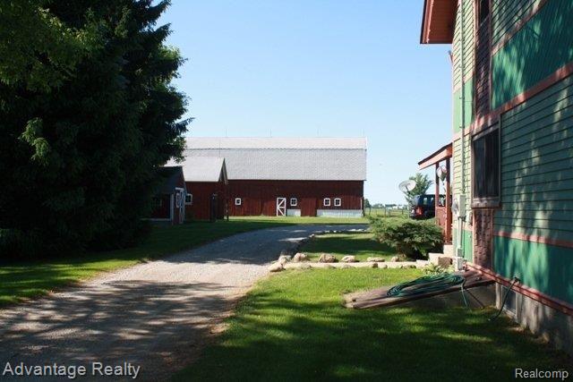 14050 Hunt Road Allenton, MI 48002 - Photo 2 of 9 Barn