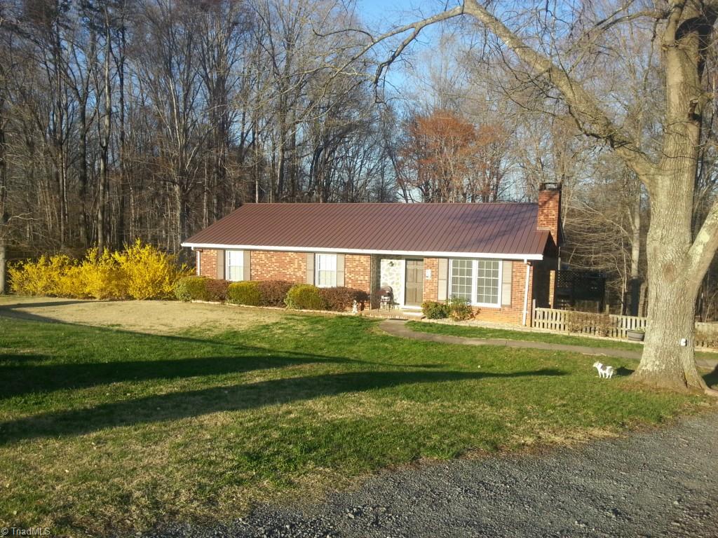 409 James Road Clemmons, NC 27012 - Photo 1 of 16 Gallery Image 1