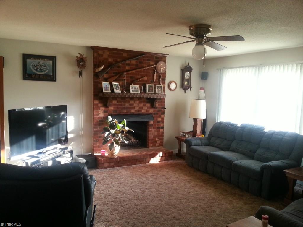 409 James Road Clemmons, NC 27012 - Photo 2 of 16 Gallery Image 2
