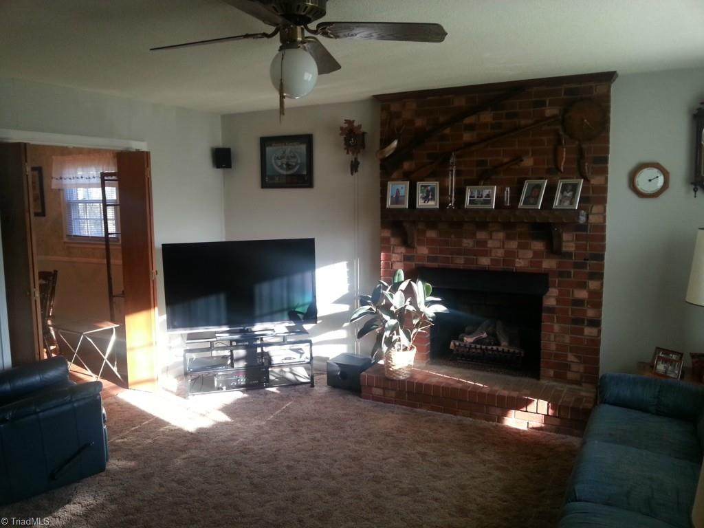409 James Road Clemmons, NC 27012 - Photo 3 of 16 Gallery Image 3