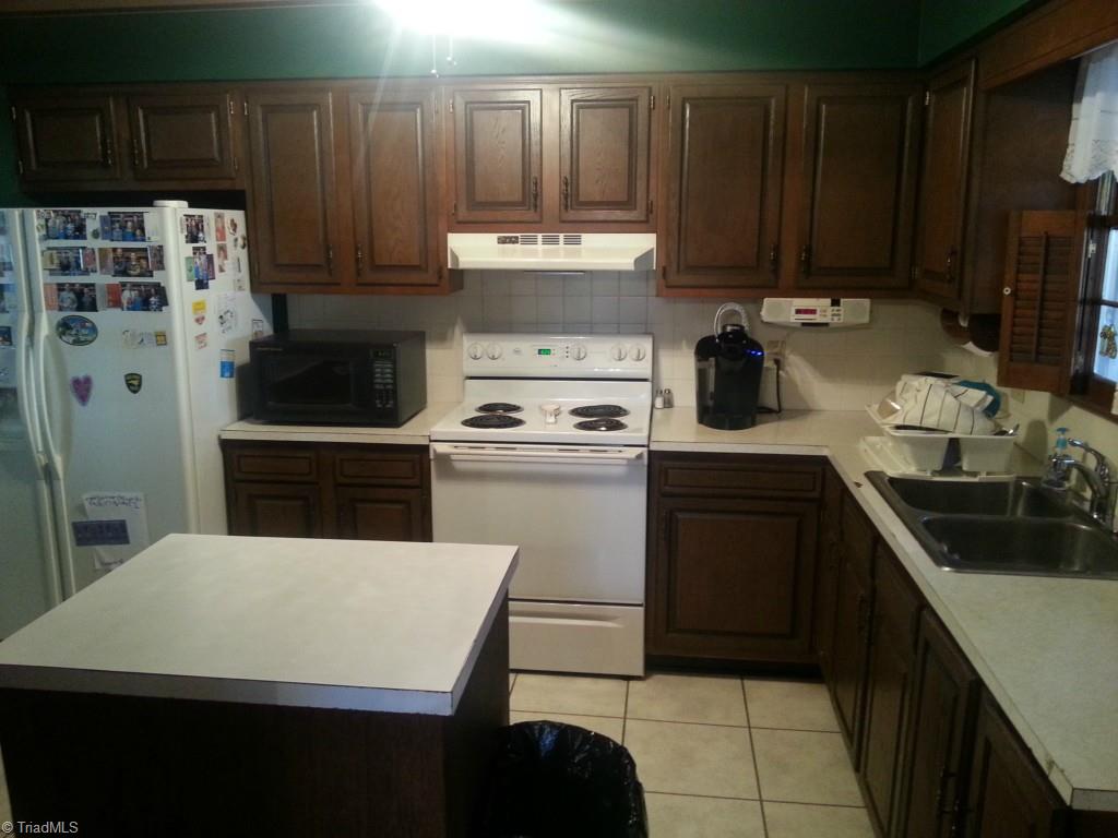 409 James Road Clemmons, NC 27012 - Photo 4 of 16 Gallery Image 4