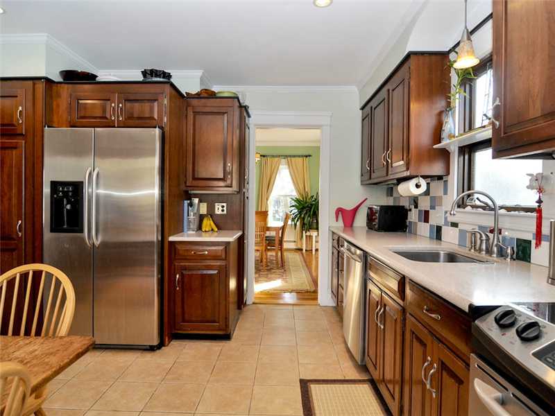 27 Chiswick Road Cranston, RI 02905 - Photo 14 of 25 Kitchen.