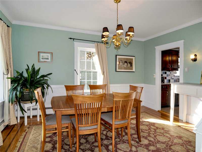 27 Chiswick Road Cranston, RI 02905 - Photo 15 of 25 Dining Room.