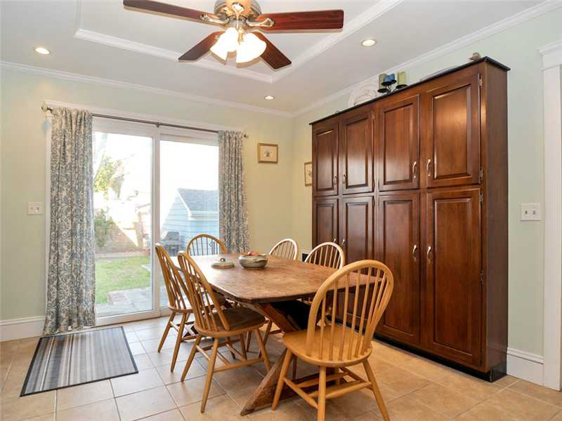 27 Chiswick Road Cranston, RI 02905 - Photo 16 of 25 Dining Area.