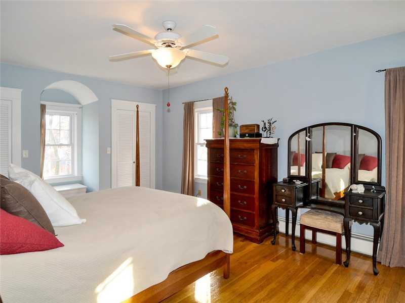 27 Chiswick Road Cranston, RI 02905 - Photo 18 of 25 Master Bedroom.