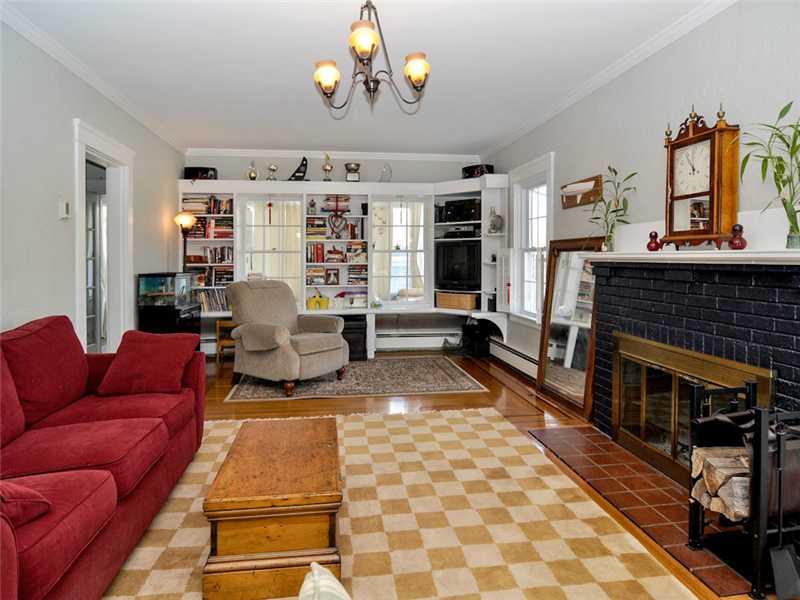 27 Chiswick Road Cranston, RI 02905 - Photo 2 of 25 Living Room.