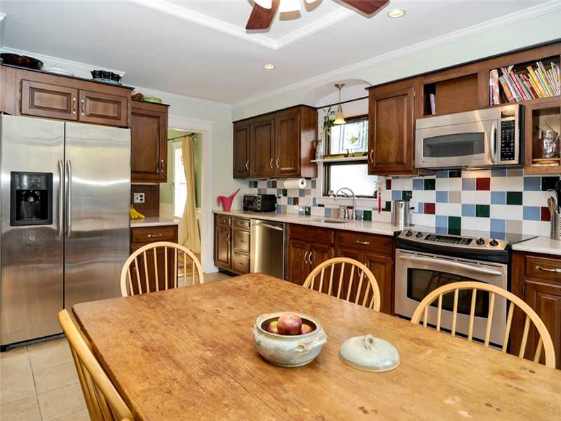 27 Chiswick Road Cranston, RI 02905 - Photo 3 of 25 Kitchen.