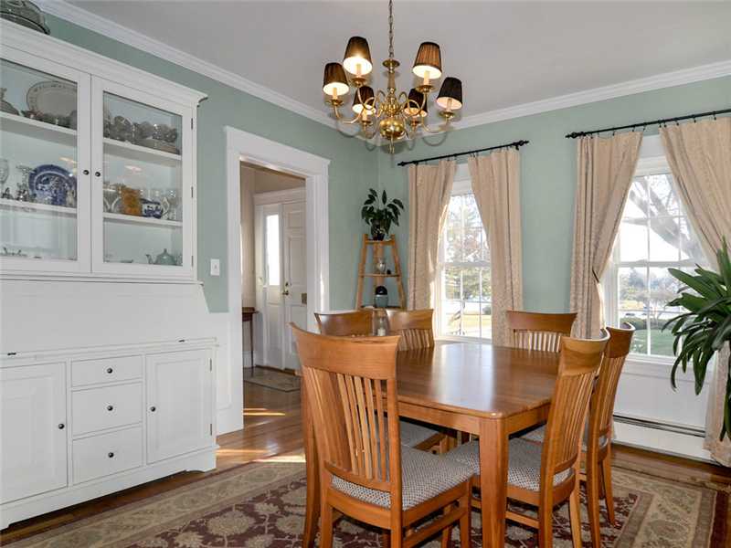 27 Chiswick Road Cranston, RI 02905 - Photo 4 of 25 Dining Room.