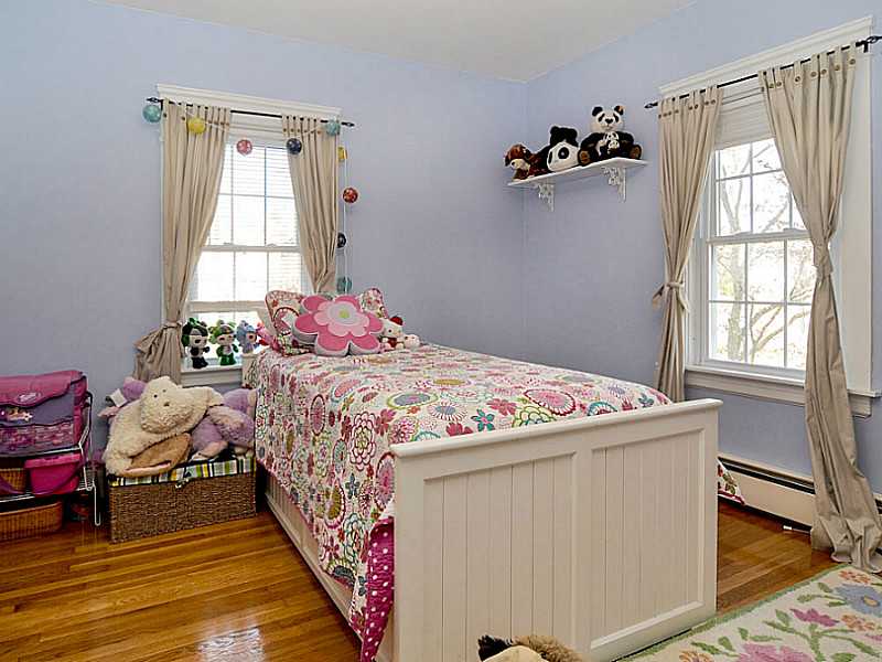 27 Chiswick Road Cranston, RI 02905 - Photo 8 of 25 Bedroom.