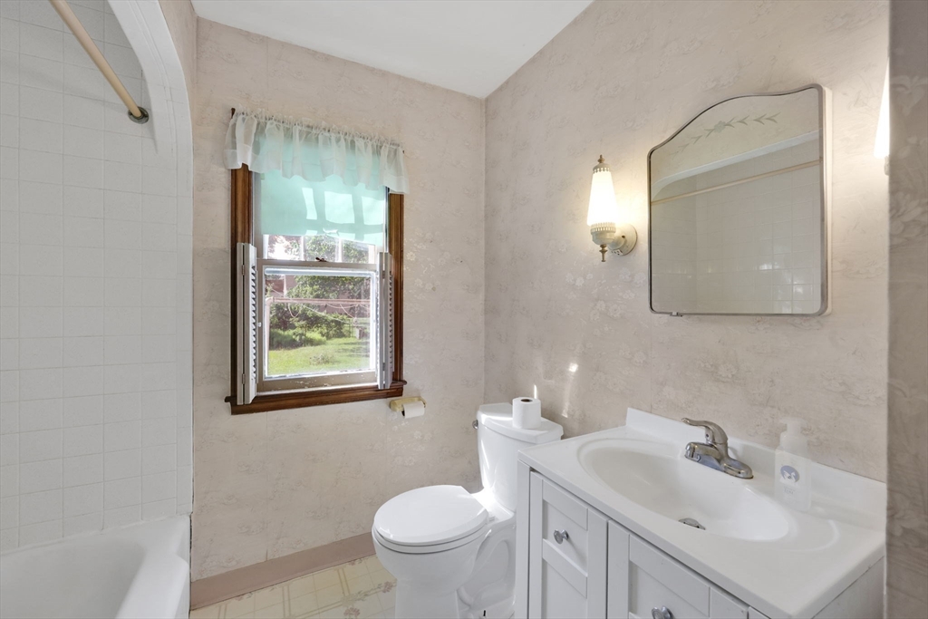 95 Kingsley Street Springfield, MA 01104 - Photo 13 of 29