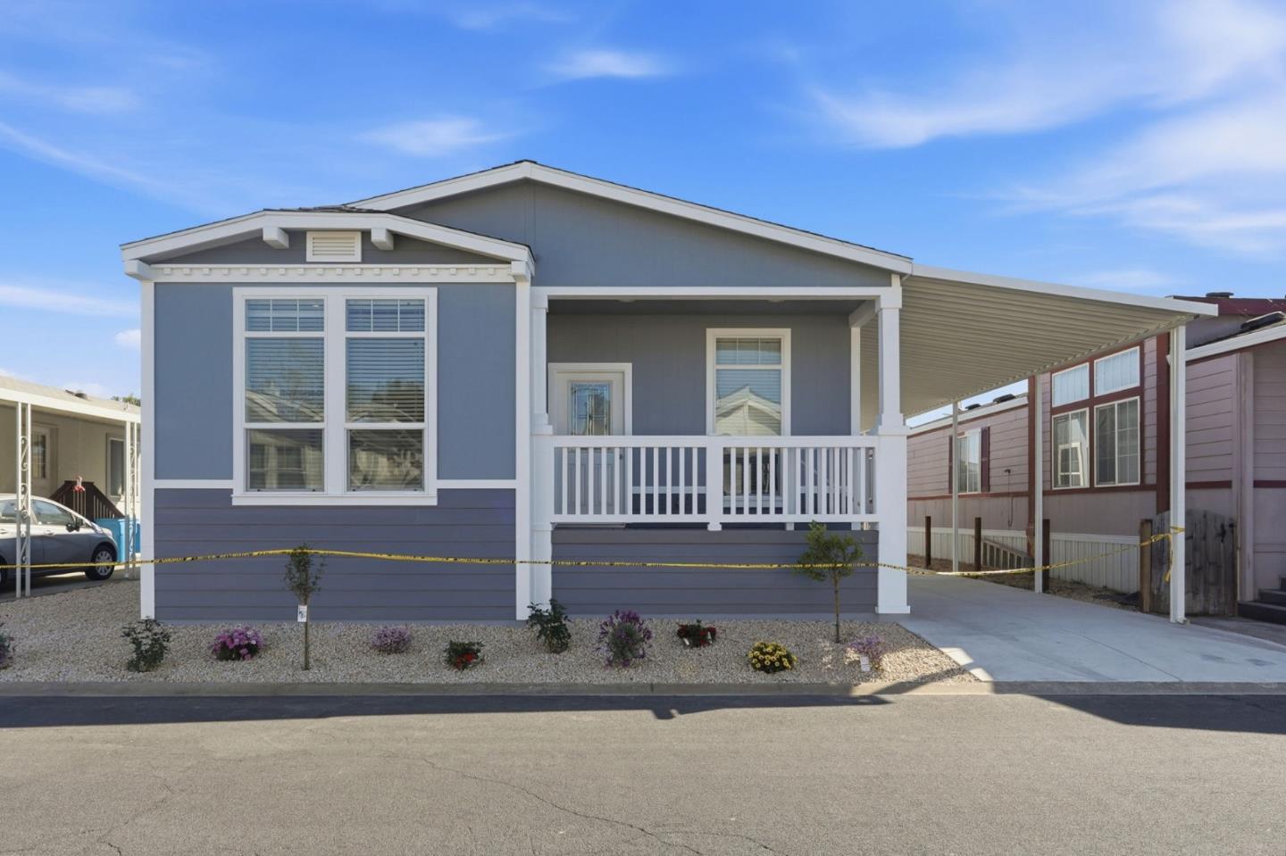 500 West 10th Street, Unit 140 Gilroy, CA 95020 - Photo 1 of 35 a front view of a house with a yard