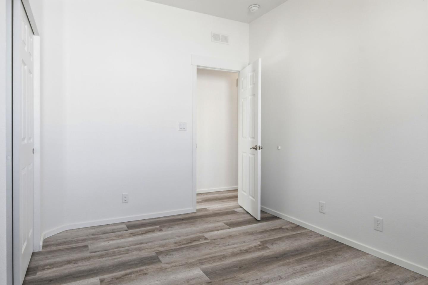 500 West 10th Street, Unit 140 Gilroy, CA 95020 - Photo 20 of 35 a view of empty room