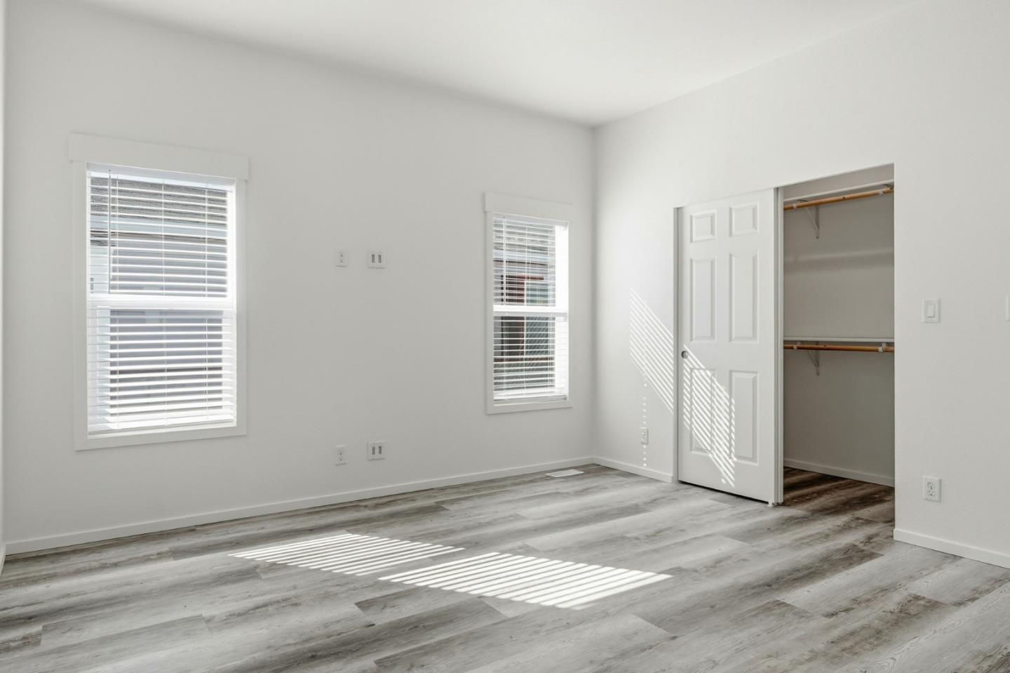 500 West 10th Street, Unit 140 Gilroy, CA 95020 - Photo 24 of 35 a view of an empty room with wooden floor and a window