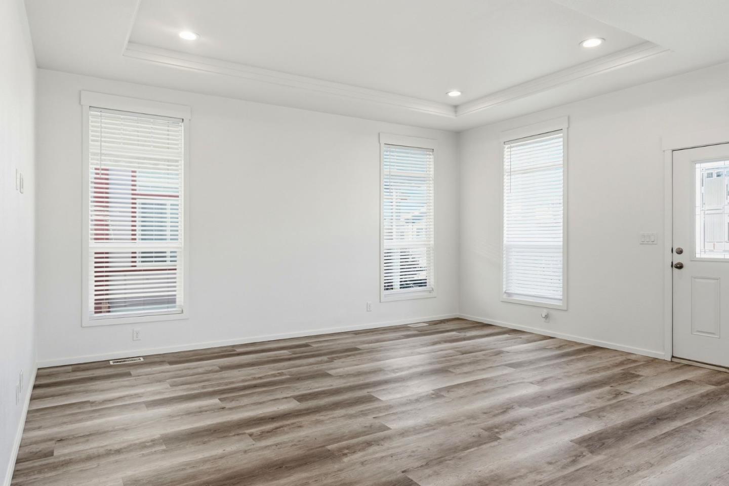 500 West 10th Street, Unit 140 Gilroy, CA 95020 - Photo 7 of 35 a view of empty room with wooden floor and fan