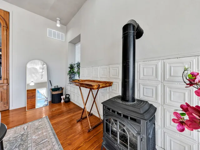 $865,000 | 106 West Main Street, Pilot Point, TX 76258