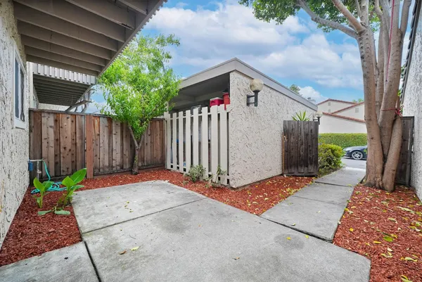 $924,888 | 117 Mission Drive, East Palo Alto, CA 94303